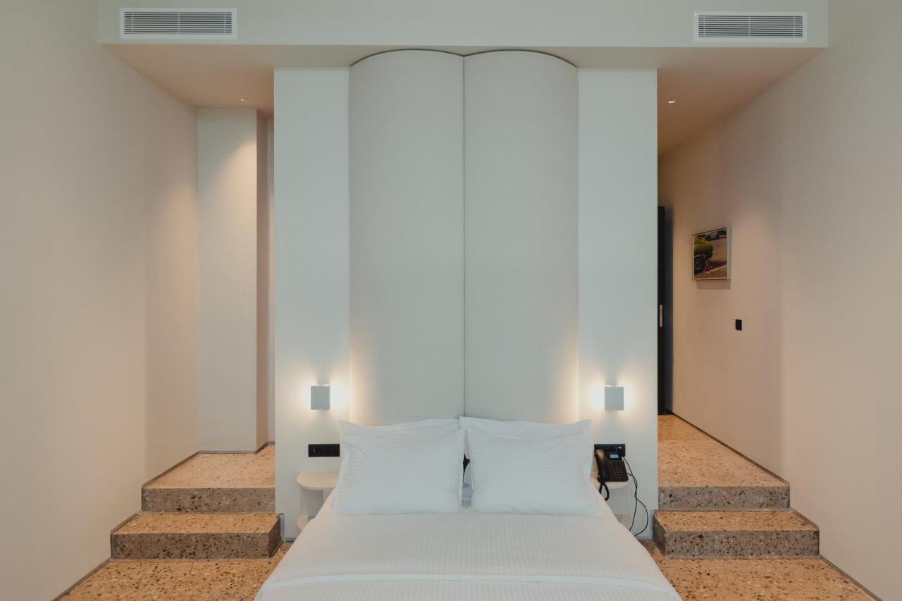 Plexi Space Hotel *